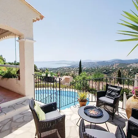 Three-bedroom Holiday In Les Issambres